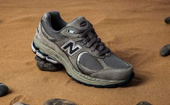 New Balance 2002R LAMTOYS 特别套装正式发布