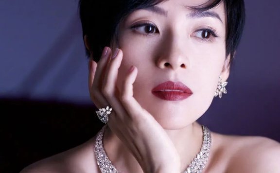 章子怡白色纱裙写真图片曝光!魔鬼身材让人惊艳