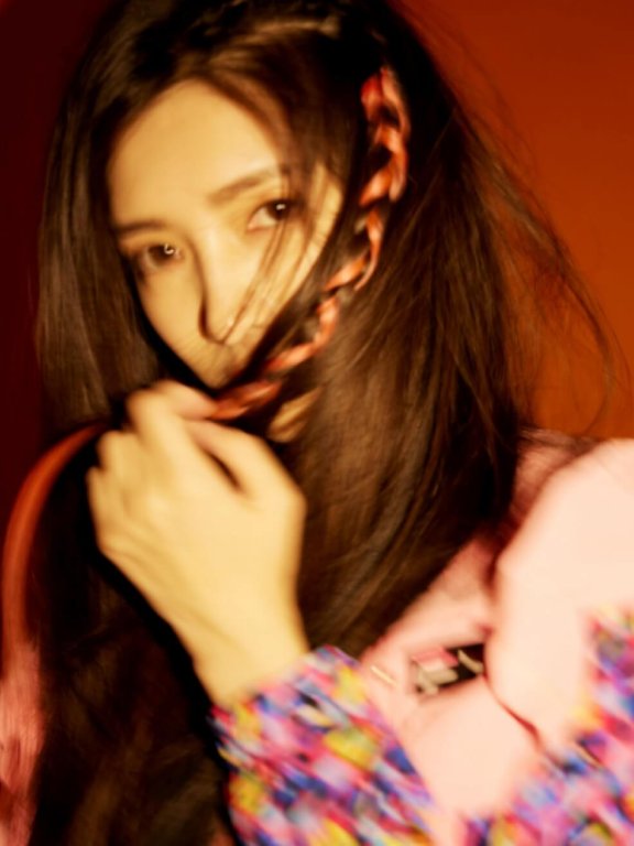 江疏影彩色编发清新活力写真图片