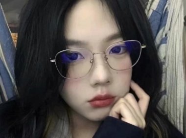 公交车里撞了我八次 男朋友说穿裙子做事才方便