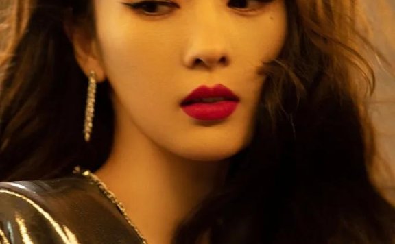 童瑶穿高开叉长裙美腿吸睛!魔鬼身材越发性感