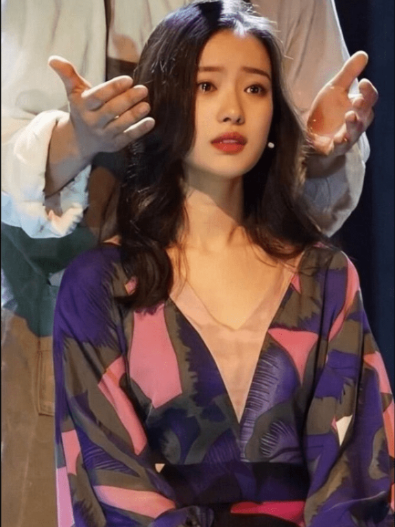 倪妮这个美背氛围感绝了,越来越漂亮了!