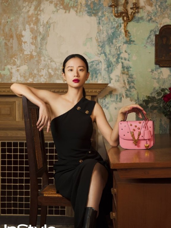 美女演员李梦复古红唇成熟性感杂志封面图片