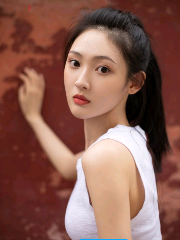 换妆如同换脸,这位新人小花马尾一扎直接就是直男斩