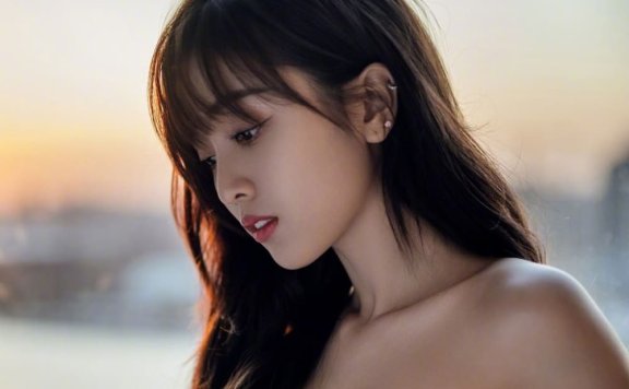 火箭少女101吴宣仪蓝色抹胸长裙气质写真照片