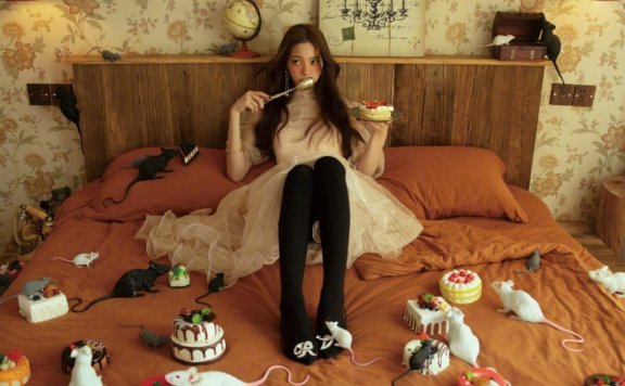 欧阳娜娜奇幻童话风时尚杂志高清图片写真