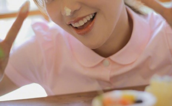 甜美女神金莎护士制服少女风唯美图片写真