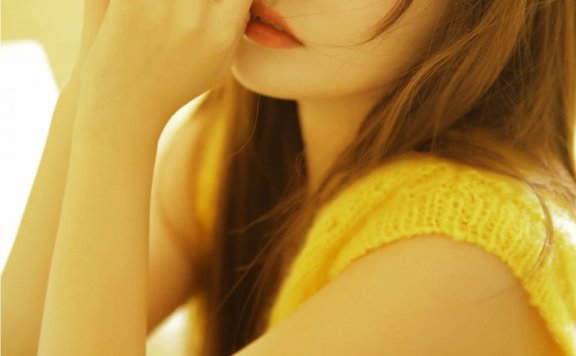 氛围感美女眼神迷离妩媚写真图片