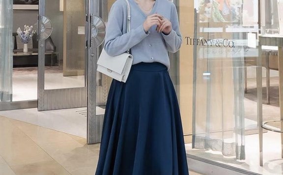 秋冬季穿针织衫搭配伞裙保温又好看，洋气又显瘦！