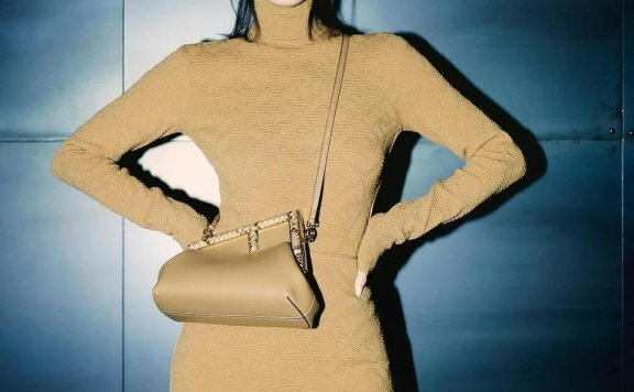 宋慧乔杂志美图超靓！魔鬼身材性感撩人