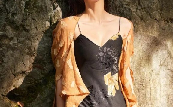 张馨予晒多组性感美图！魔鬼身材性感撩人