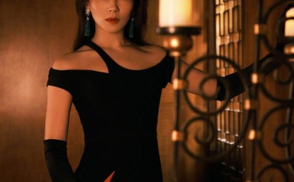 刘涛穿紧身拖尾裙出席ELLE盛典,打扮优雅似贵妇