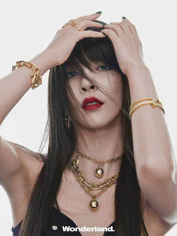 宋妍霏最新写真露小蛮腰超美艳!魔鬼身材性感火辣