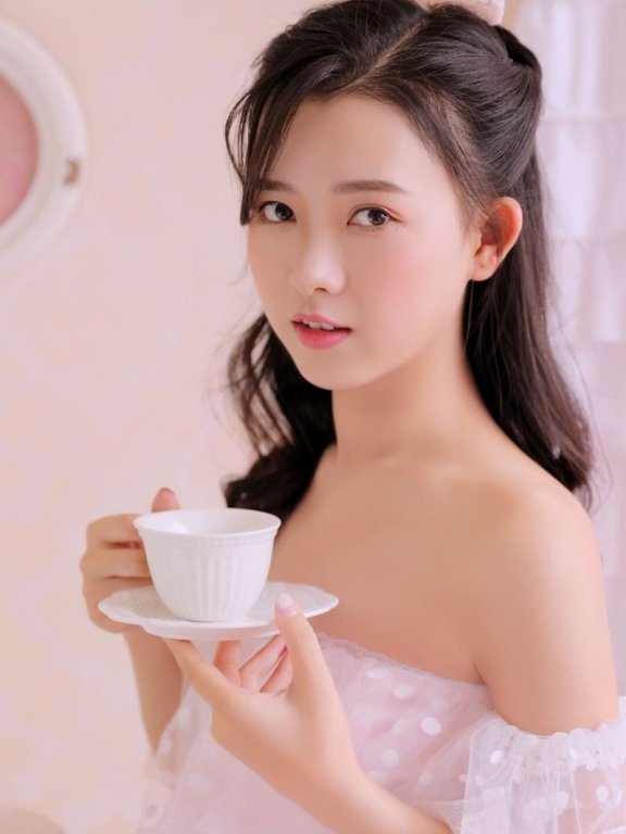 纯欲风美女粉色内衣性感撩人养眼写真私房照