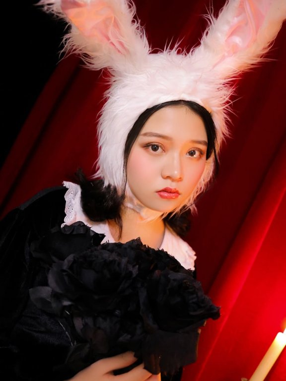 嘟嘟唇美女粉色女仆装暗黑风写真图片