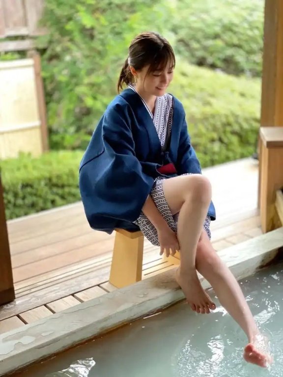 日本女星生田绘梨花温泉浴衣美图!笑容甜美,魅力十足。