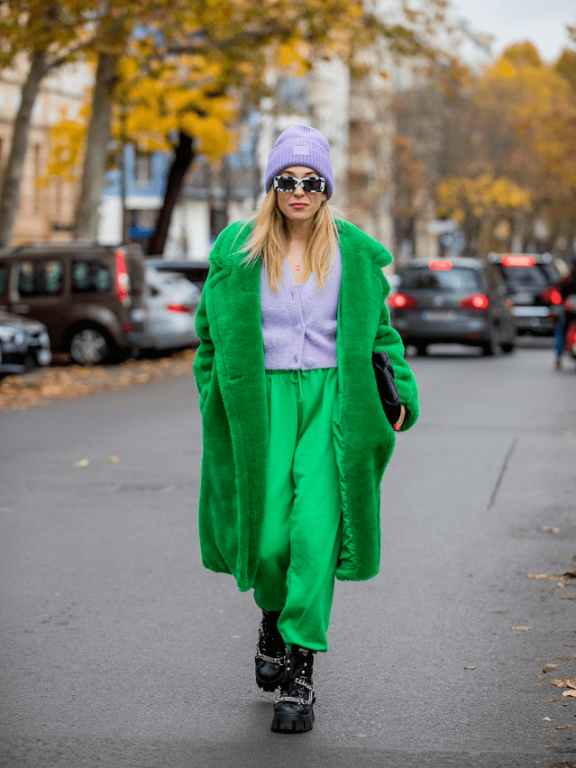 欧美街拍:今年冬季泰迪熊大衣,谁穿都显瘦好看