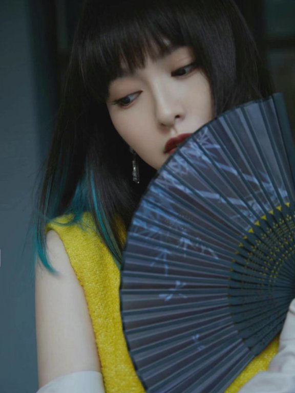 唐嫣齐肩的挑染发酷飒十足,大长腿太抓人眼球