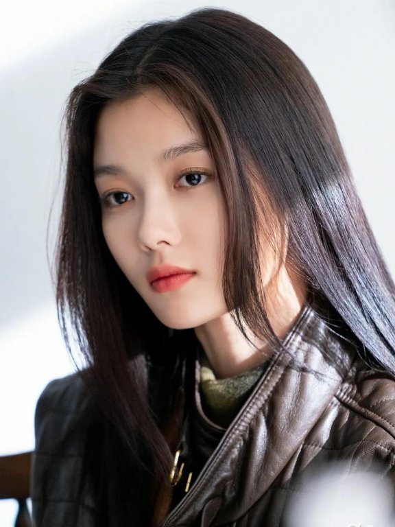 韩国女星金裕贞侧颜照太惊艳!曾经影视角色也美出新高