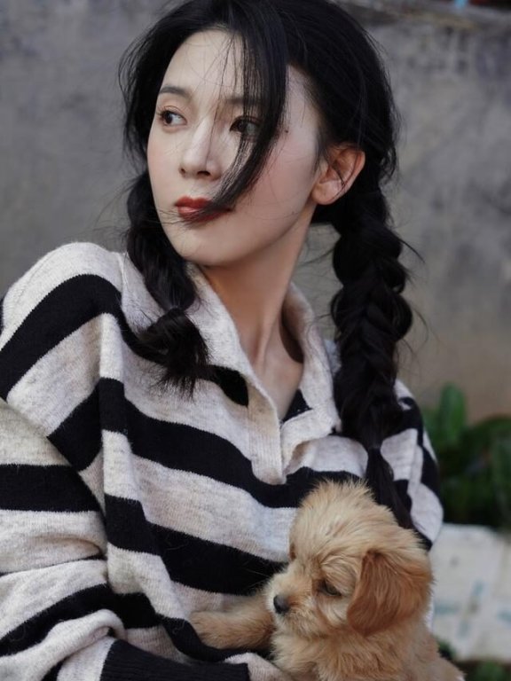 陈瑶针织衫+双麻花辫打扮如邻家少女,惊艳了时光