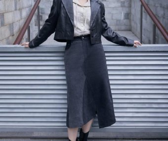 杨紫冬日冷色调写真超美!打扮靓丽惊艳