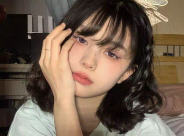 和宠物狗玩被婆婆发现 拉着一块玩却被拒绝