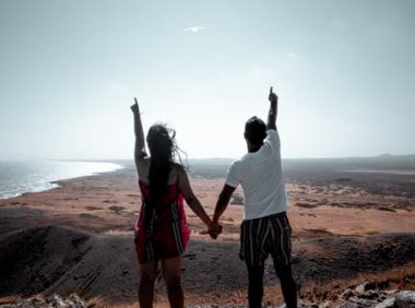 一个男人慢慢疏远你的表现 不再天天缠着你跟着你
