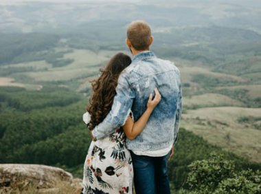 摩羯男喜欢一个人的表现 他会秒回你的信息