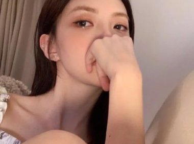 男女两个人对视谁都不闪躲是什么意思