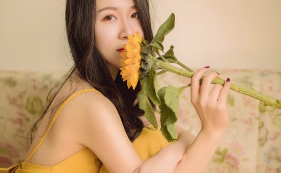 成熟复古气质美女露香肩美背杀图片