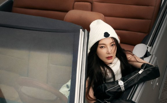 张雨绮穿羽绒马甲霸气全开,御姐气场无人能敌