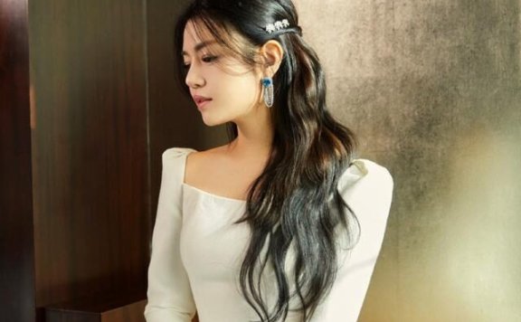 陈妍希穿一字裙打扮似邻家女,初恋脸真减龄