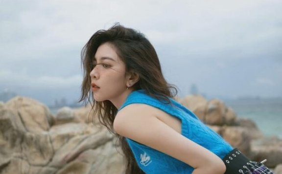 宋妍霏把不容易穿出彩的格子裙穿出了花,穿搭技巧太赞