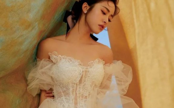 李冰冰倪妮张小斐金晨金鸡红毯时沿穿搭,竞相争艳!