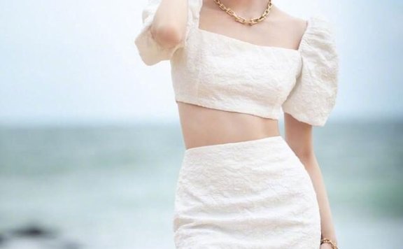 宋妍霏装衣服马甲线清晰撩人,一般人驾驭不了