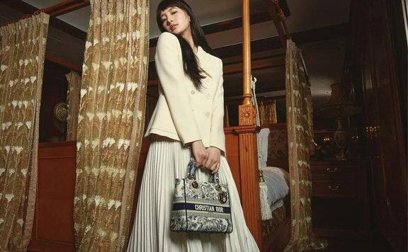 韩国女星裴秀智杂志美图！头戴头巾俏丽多姿