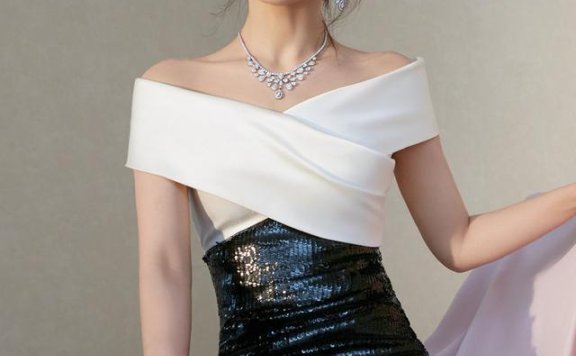 刘涛穿拼接裙出席国剧盛典,身材曼妙气质优雅