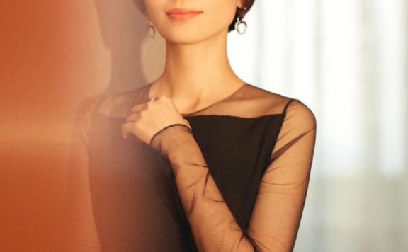 女人上了年纪适合什么发型?学陈数袁泉剪短发减龄又有气质