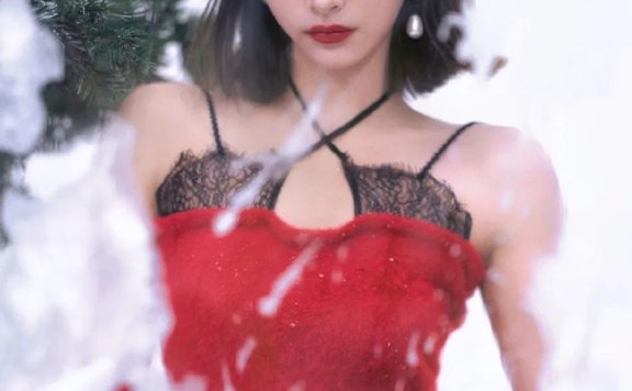 许佳琪穿红色蕾丝吊带裙秀长腿!魔鬼身材火辣性感