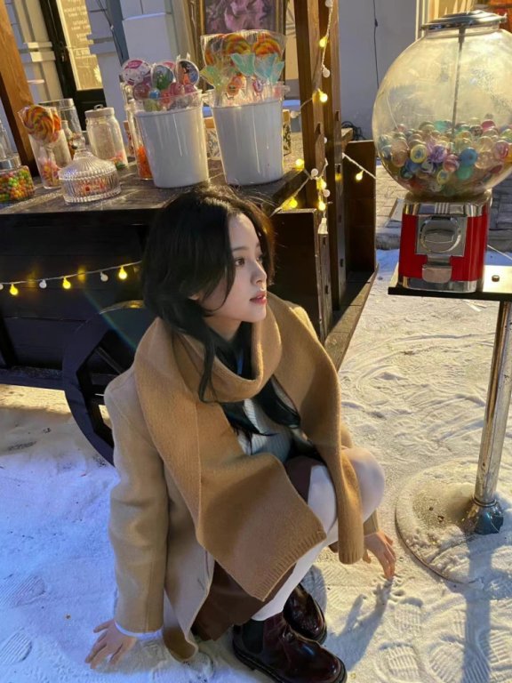 欧阳娜娜西服配奶丝袜性感又清纯,真是少女界的天花板