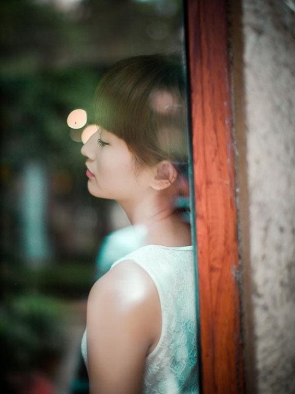 青春校园娇柔女生伤感图片