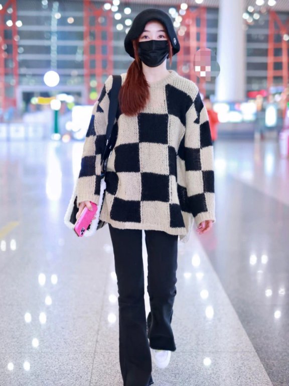 袁姗姗街拍，松垮穿搭简约耐看太会穿