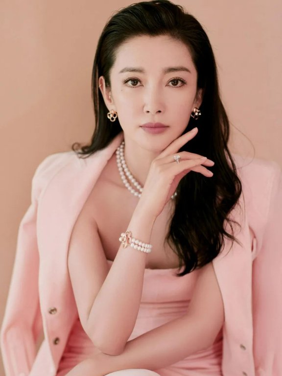 李冰冰穿粉色抹胸裙超美艳!魅力不可小觑