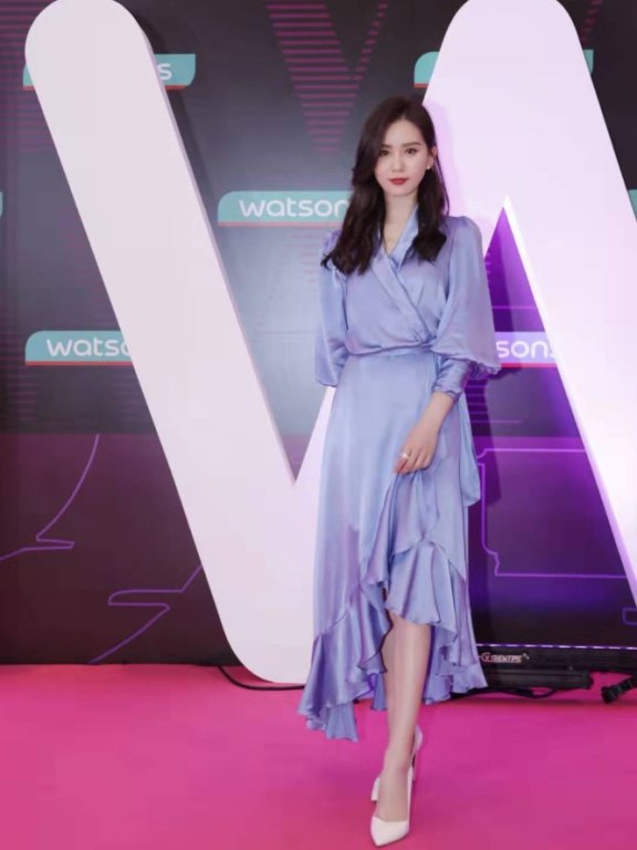 刘诗诗穿睡衣裙气质真好,就像从画中走出来的美人