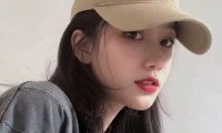 女朋友被窝里撒娇说要抱抱 我一把就推开她了