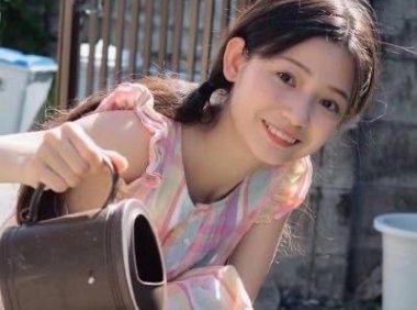 我在做作业爸爸却玩我 昨晚弄了3次今天有点痛