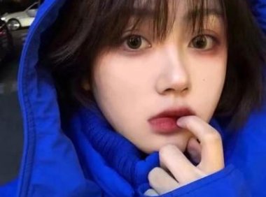 地铁上突然有个硬物 我的腰遭到了撞击