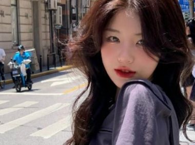 在公交车上没了第一次初吻 学长将我抱在了怀里