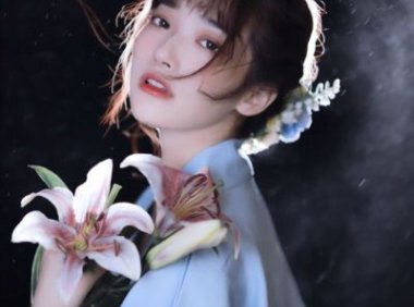 看娇妻被两朋友共用 看来她真的是魅力无比