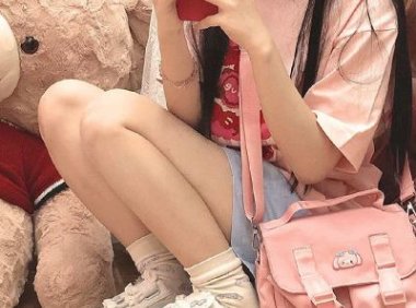 地铁上突然有个硬物碰到我 接下来的反应让他措手不及